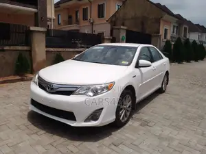 Toyota Camry Hybrid XLE 2012 White