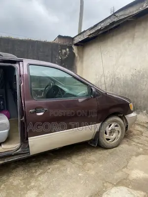 Toyota Sienna LE 2001 Brown