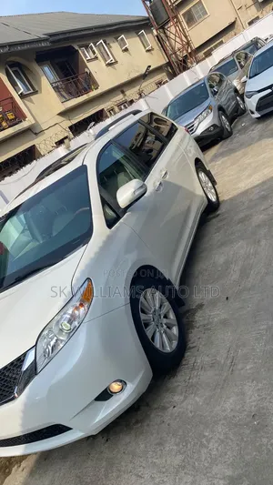 Toyota Sienna 2014 White