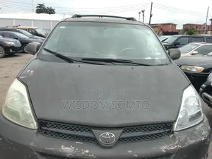 Toyota Sienna XLE FWD (3.3L V6 5A) 2004 Gray