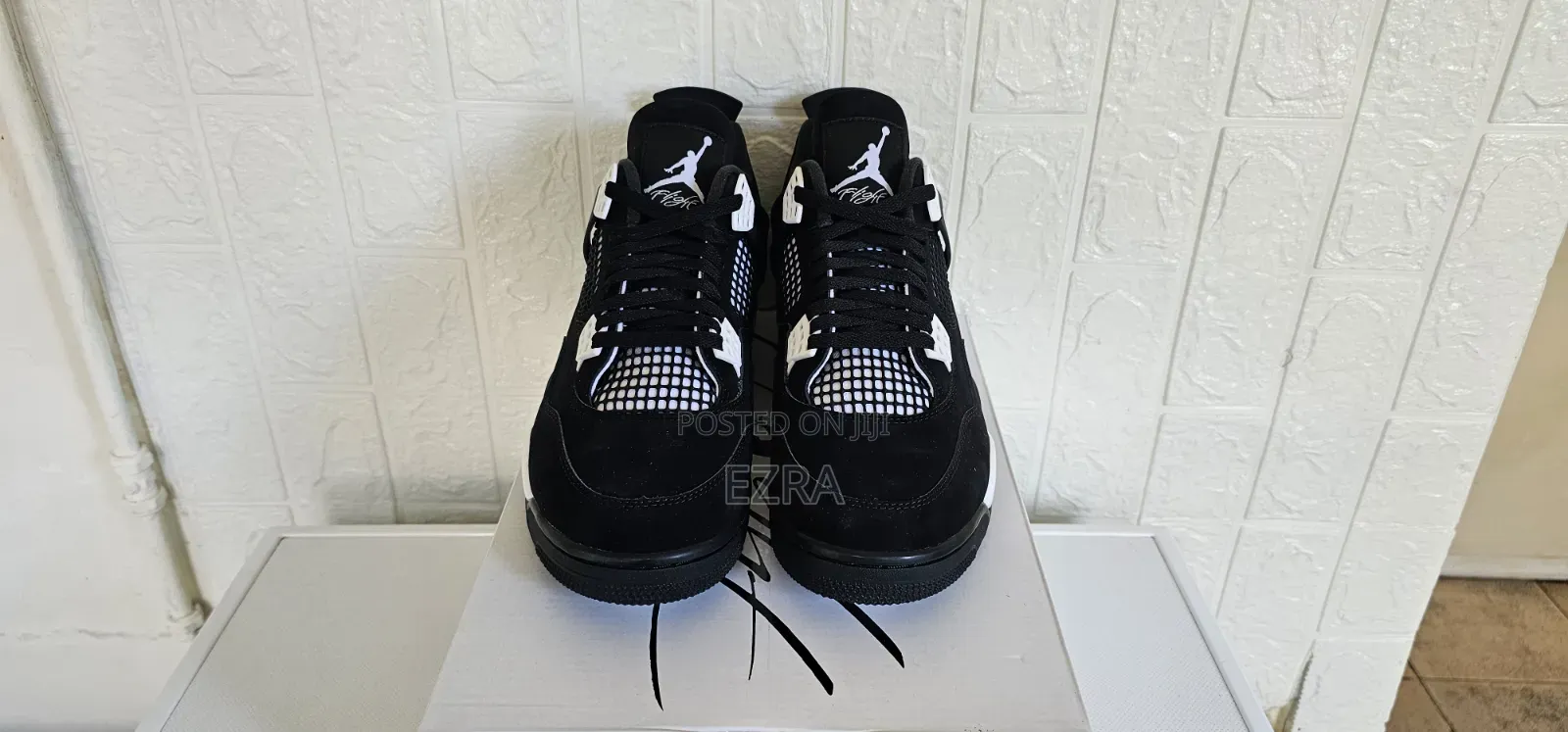 Air Jordan 4 Retro White Thunder.