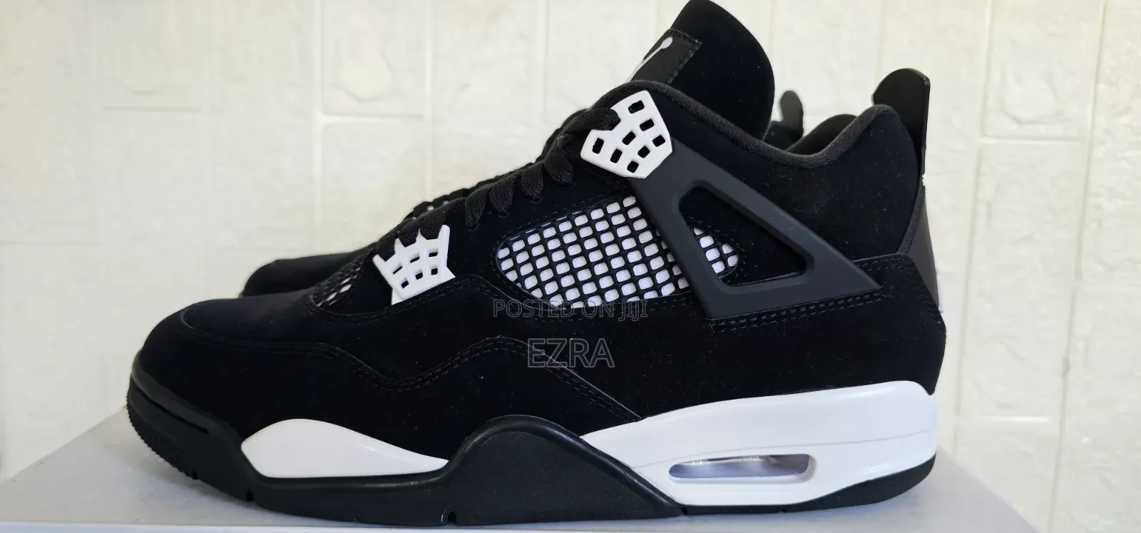 Air Jordan 4 Retro White Thunder.