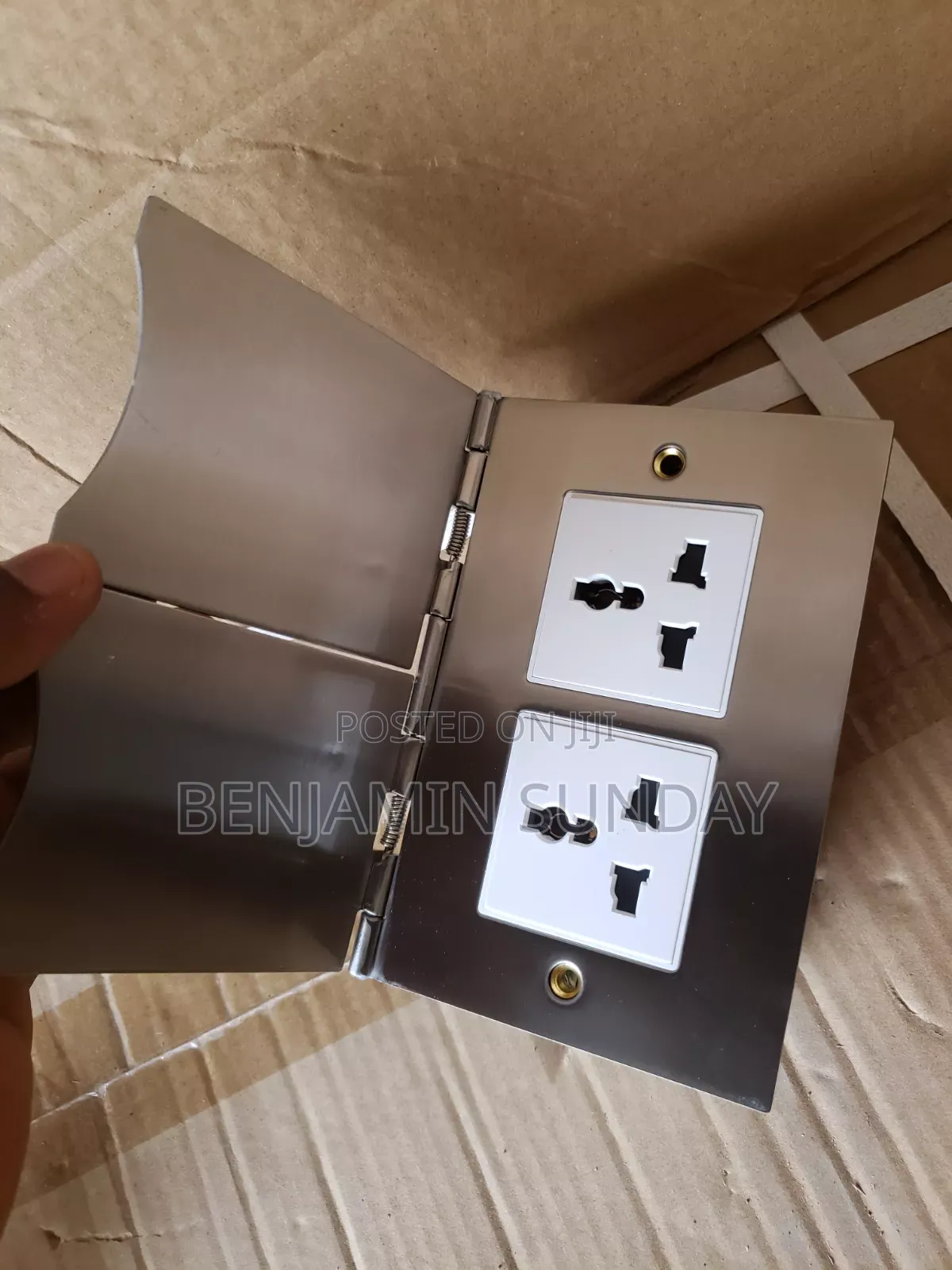 Floor Socket Flip Mk Uk
