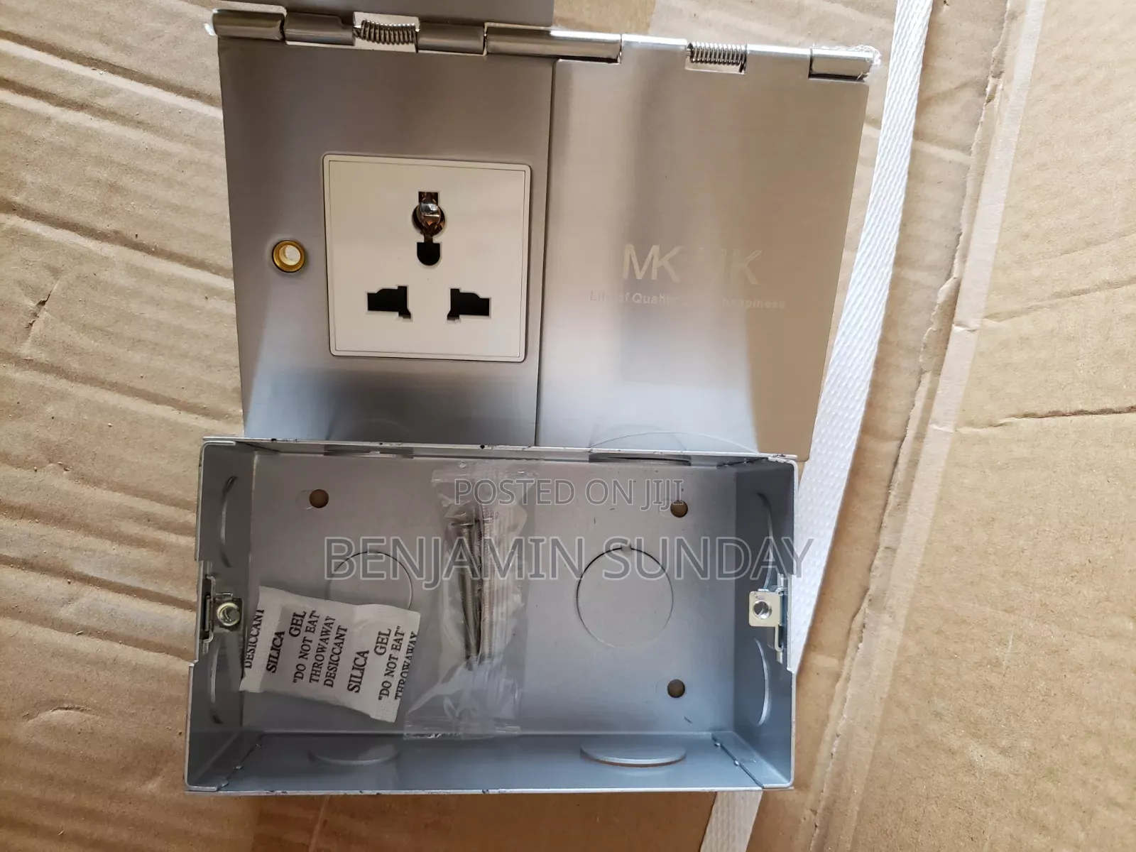 Floor Socket Flip Mk Uk