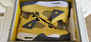 Air Jordan 4 Retro Lightning 2021