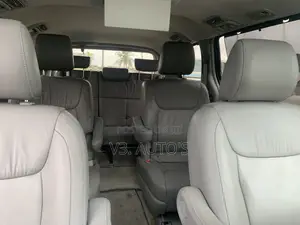 Toyota Sienna 2010 Silver