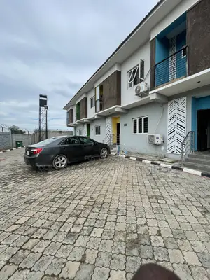 3bdrm Duplex in Idu for sale