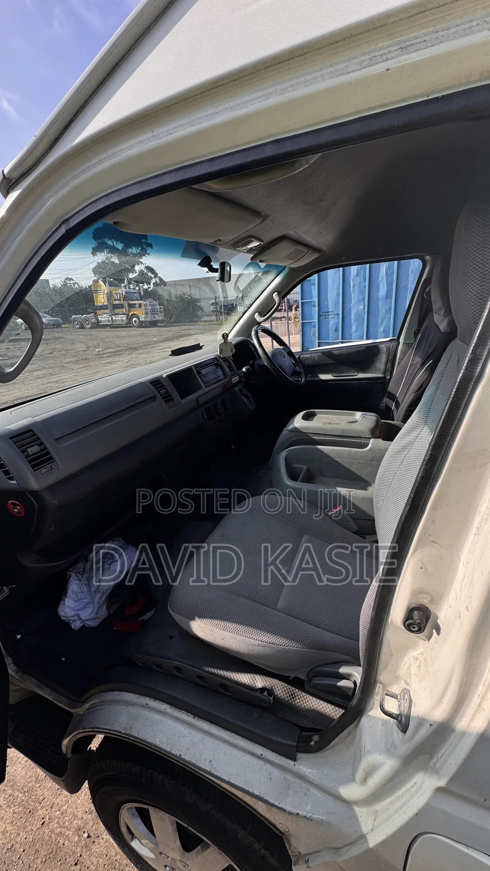Toyota HiAce 2008 White