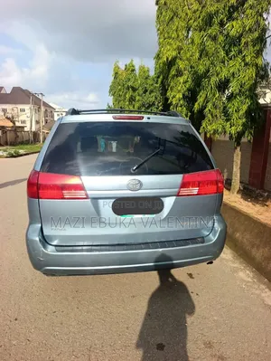 Toyota Sienna 2005 Blue