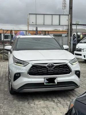 Toyota Highlander Platinum AWD 2024 White