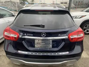 Mercedes-Benz GLA 250 2018 Blue