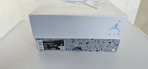 Air Jordan 4 Retro University Blue.