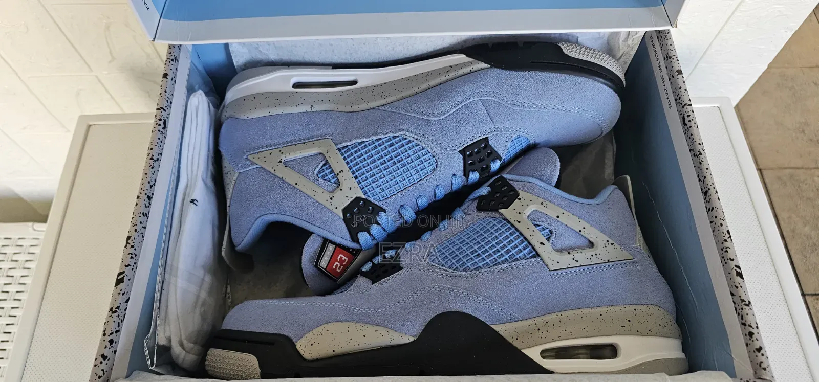 Air Jordan 4 Retro University Blue.