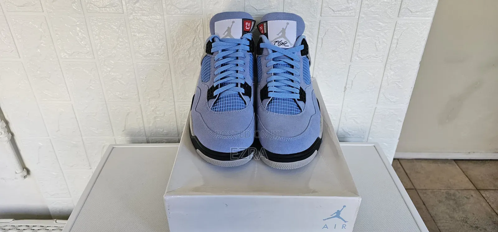 Air Jordan 4 Retro University Blue.