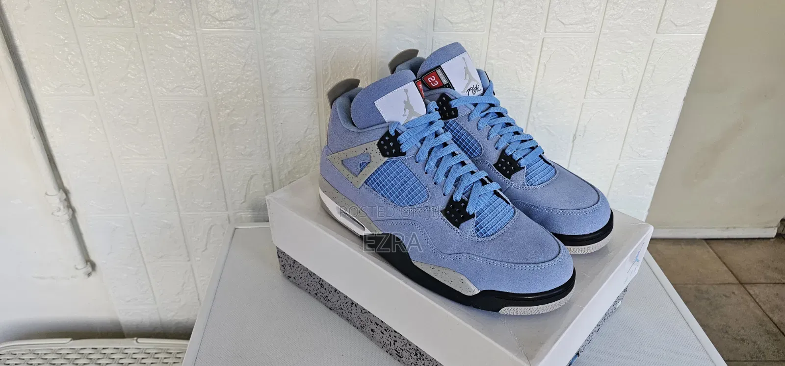 Air Jordan 4 Retro University Blue.