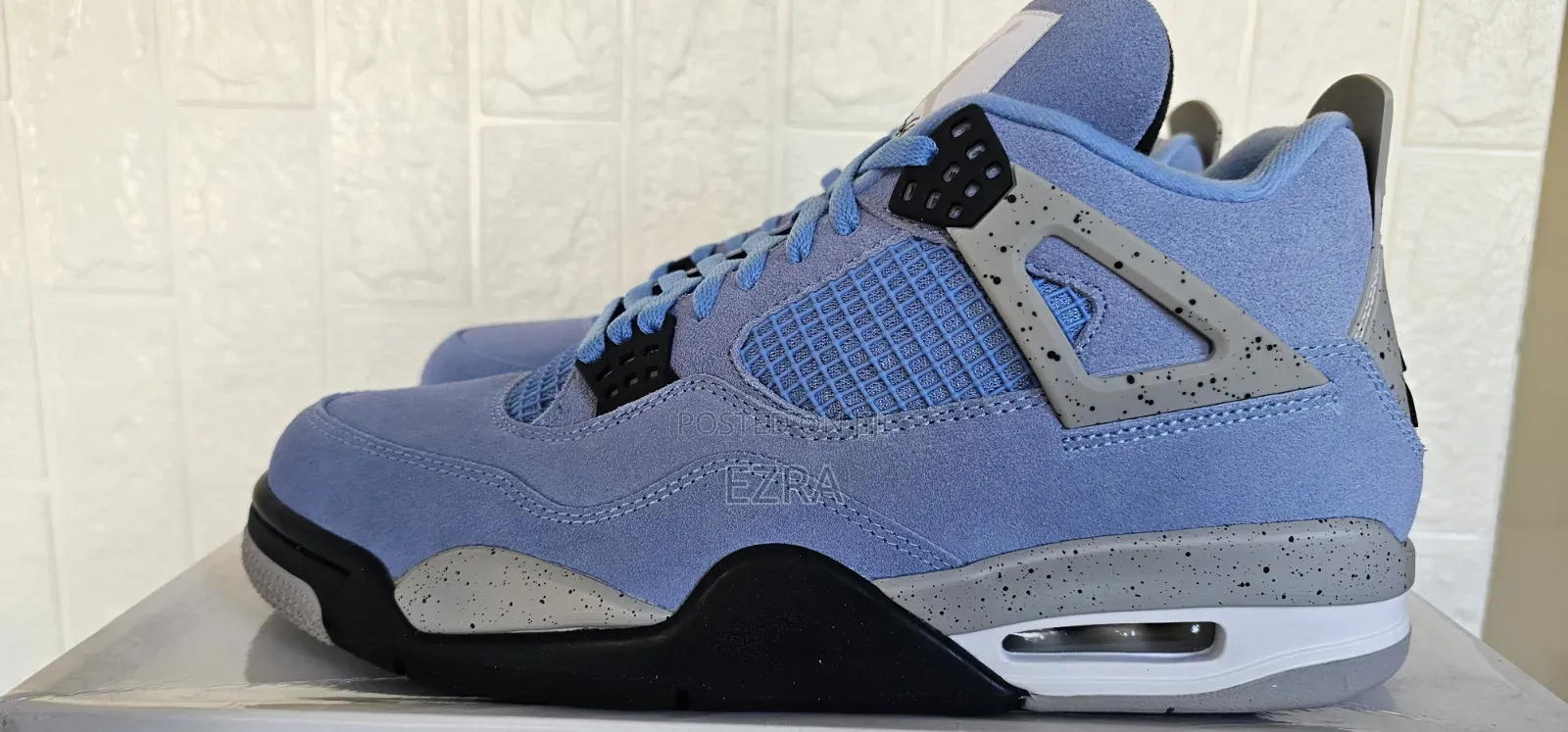 Air Jordan 4 Retro University Blue.