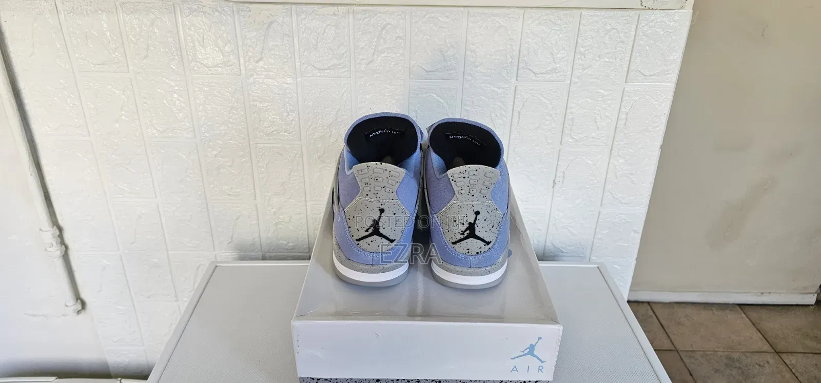 Air Jordan 4 Retro University Blue.