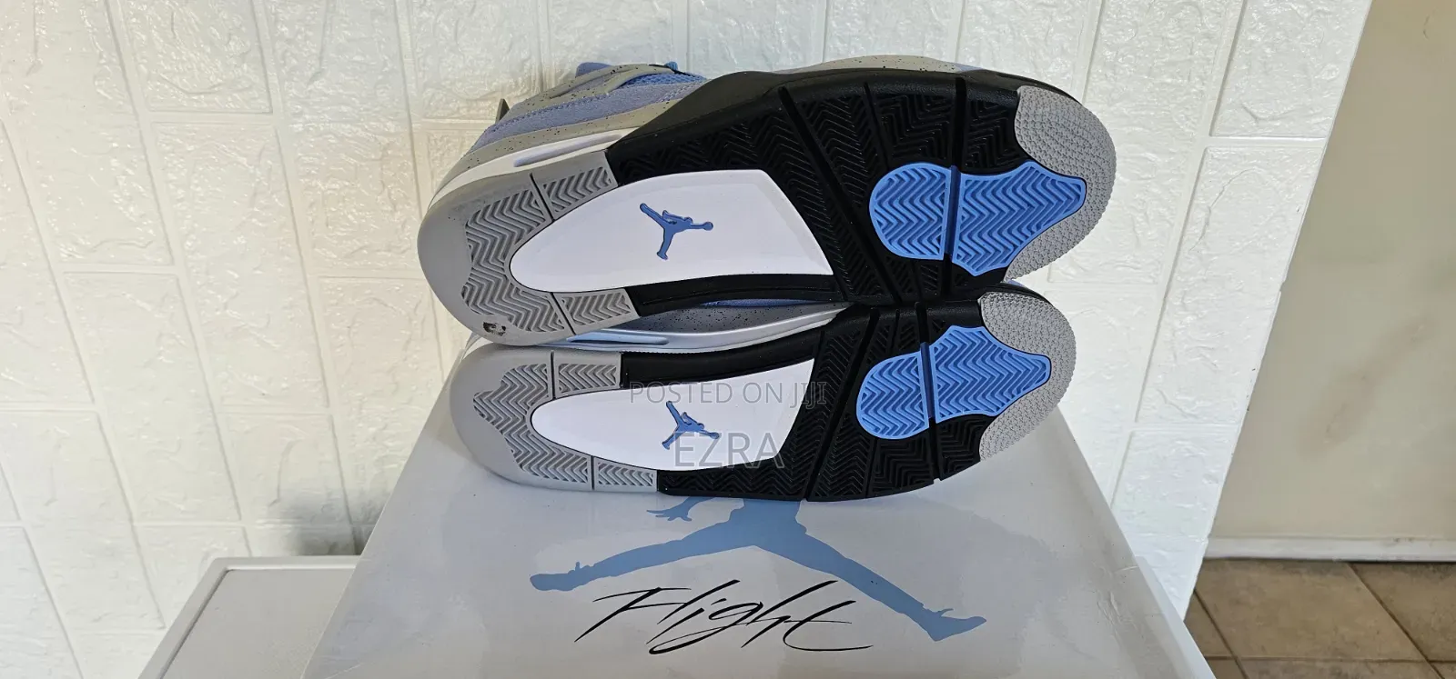 Air Jordan 4 Retro University Blue.