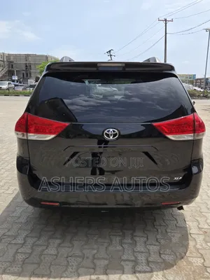 Toyota Sienna XLE FWD 8-Passenger 2013 Black