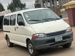 Toyota HiAce 2003 White