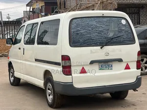 Toyota HiAce 2003 White