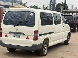 Toyota HiAce 2003 White