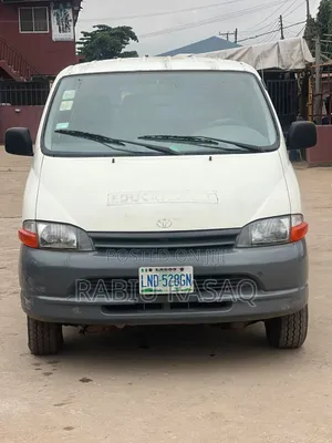 Toyota HiAce 2003 White