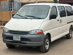 Toyota HiAce 2003 White