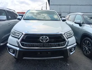 Toyota Hilux 2024 White