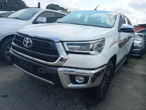 Toyota Hilux 2024 White