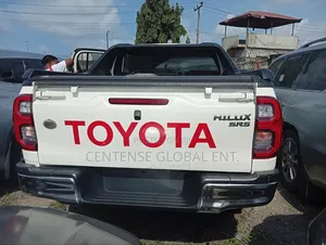 Toyota Hilux 2024 White
