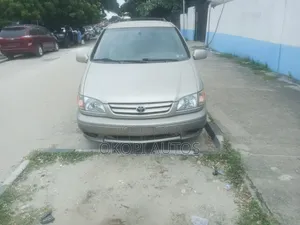 Toyota Sienna LE 2002 Silver