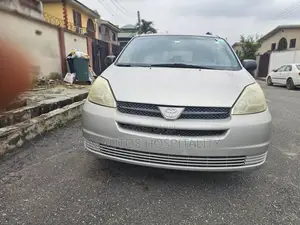 Toyota Sienna LE 2009 Gray