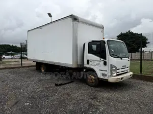 2014 Isuzu NPR Truck