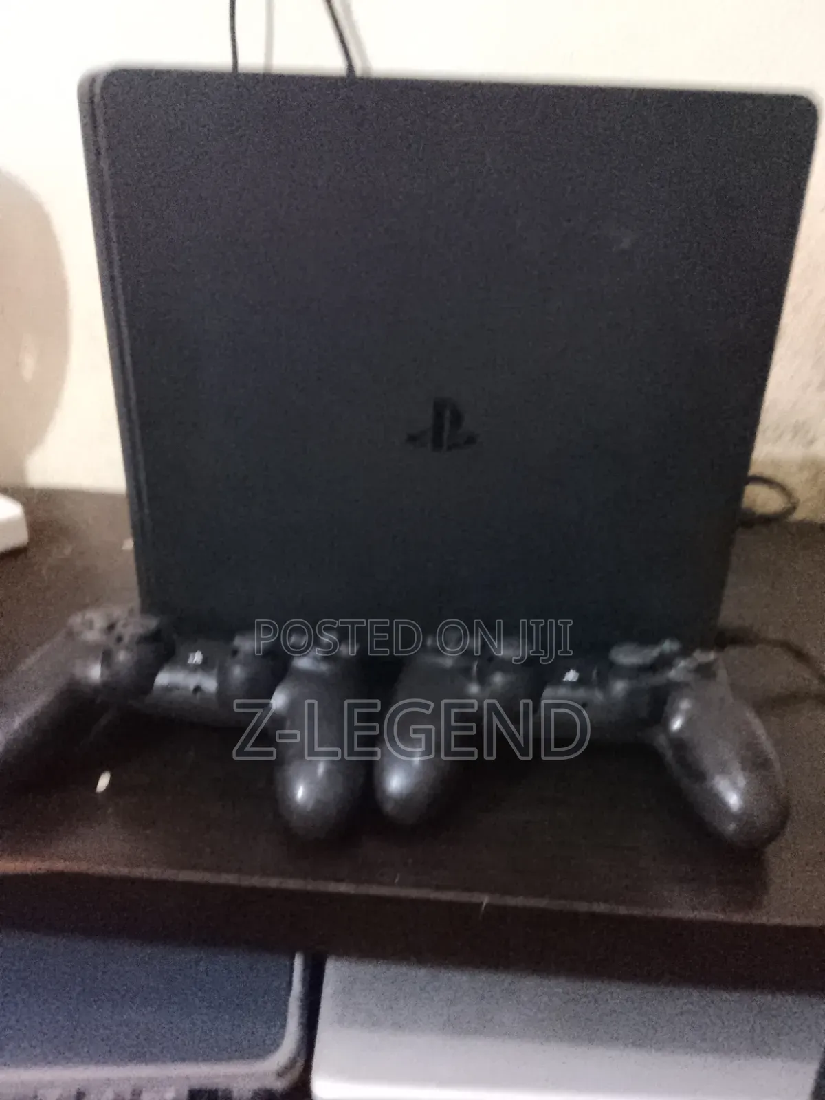 Ps4 Slim + 2 Controller