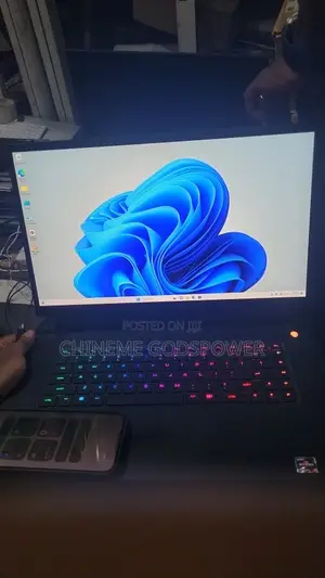 Laptop Alienware m17 R5 16GB AMD Ryzen 9 SSD 1T