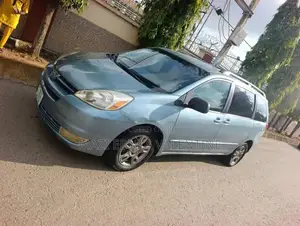 Toyota Sienna 2005 Blue