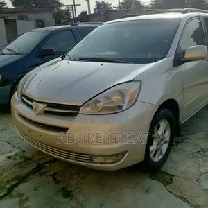 Toyota Sienna 2005 Gold