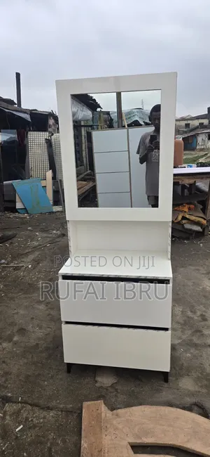 Modern Dressing Table With Mirror Storage