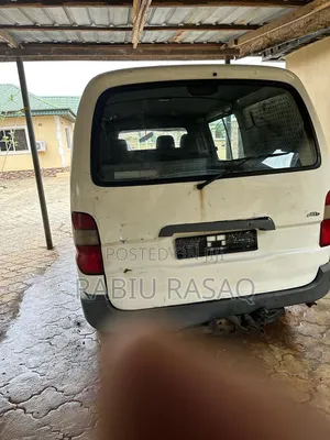 Toyota HiAce 2004 White