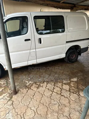 Toyota HiAce 2004 White