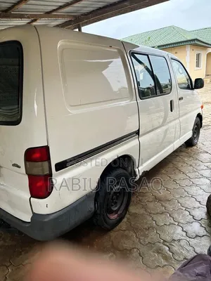 Toyota HiAce 2004 White