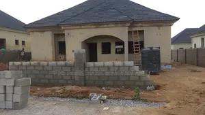 3bdrm Bungalow in Dinamite Estate, Kiami for sale