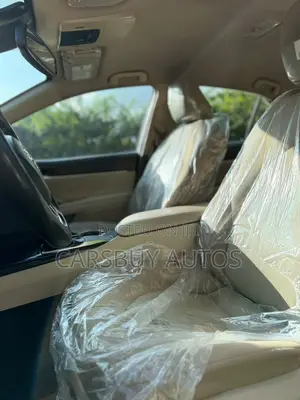 Toyota Camry LE (2.5L 4cyl 8A) 2019 White