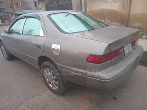 Toyota Camry 2000 Gray