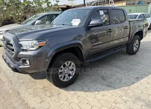 Toyota Tacoma SR5 2017 Gray