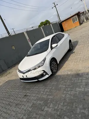 Toyota Corolla LE 2020 White