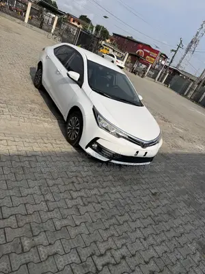Toyota Corolla LE 2020 White