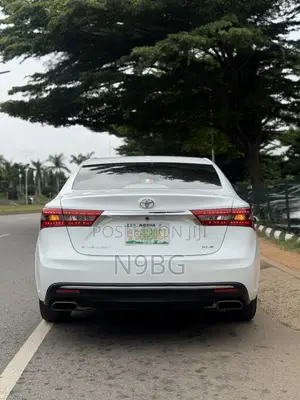 Toyota Avalon XLE FWDSedan (3.6L 6cyl 6A) 2016 White