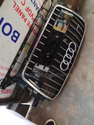 Front Grill for AUDI Q5 . 2013- 2014 Model . Brand New